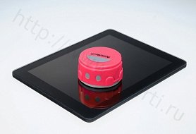Робот чистит экраны смартфонов